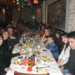 στιγμιότυπα από το γλέντι που ακολούθησε σε γνωστή οικ. ταβέρνα